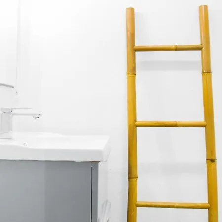 Le Mélusine , à 50m De La Gare De *