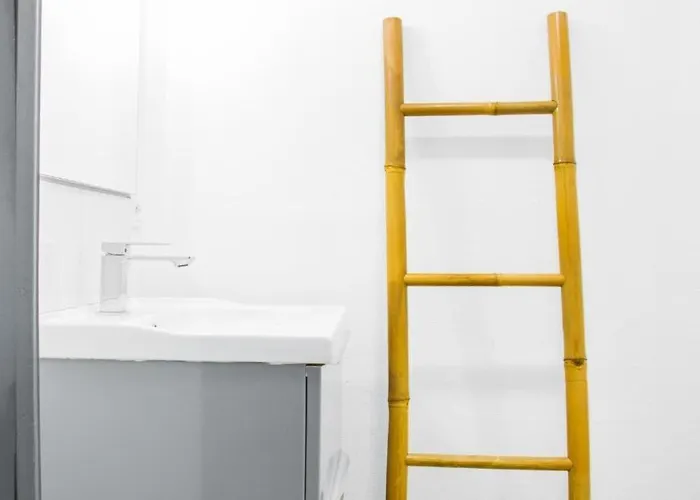 Le Melusine , A 50m De La Gare De *